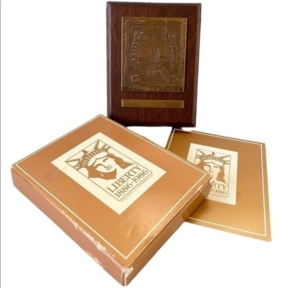 Vintage AVON Liberty 1886-1986 Centennial Wood Plaque Brass Stamp Commemorative - Picture 3 of 3